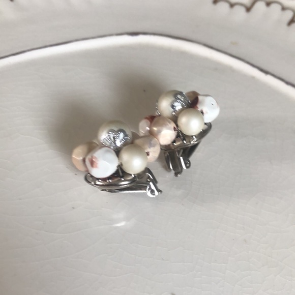 Vintage clip on earrings - Picture 2 of 2